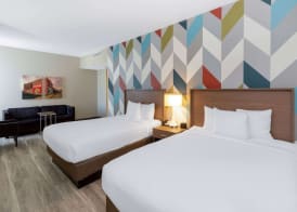 La Quinta Inn & Suites by Wyndham Tulsa Downtown - Route 66 5