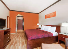 Days Inn & Suites by Wyndham Marquez 5