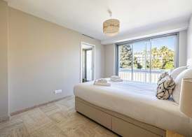Bright Apartment With Sea View 3