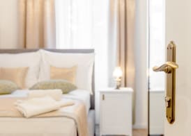 Le Monde - Vintage Accommodation 3