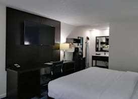 Travelodge by Wyndham Calhoun South I-75 3