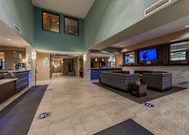 Holiday Inn Express GOLDEN-KICKING HORSE by IHG 4