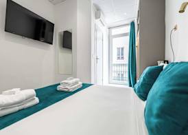 Deluxe Bedroom With Balcony in Cannes Palais 3