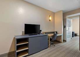 Sonesta Essential IAH Airport JFK Boulevard - Newly Renovated 4