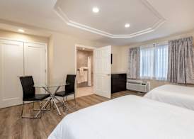 Wilshire Crest Hotel 5