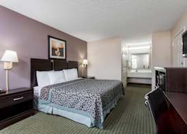 Days Inn by Wyndham Lugoff 3