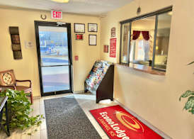 Econo Lodge Lansing - Leavenworth 5