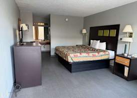 BlissPoint Inn wabash 5