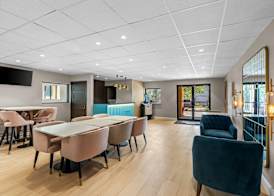 Days Inn & Suites by Wyndham Peachtree Corners Norcross 3