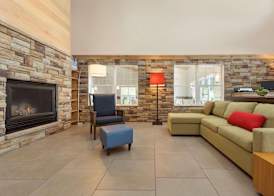 Country Inn & Suites by Radisson, Decorah, IA 2