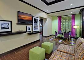 Hampton Inn Beeville 5