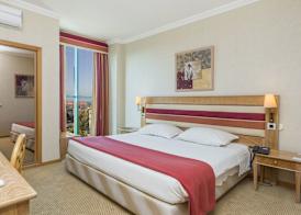 Riviera Hotel 5