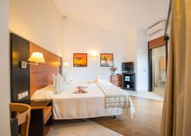 HL Miraflor Suites Hotel 3