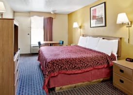 Days Inn by Wyndham Knoxville West 3