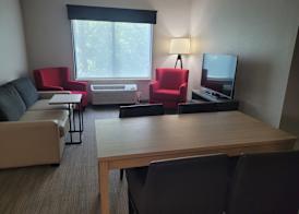 Country Inn & Suites by Radisson, Appleton Airport - Fox River Mall Area 4