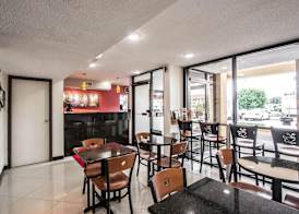 Econo Lodge Inn & Suites Memphis East 3