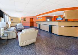 Days Inn & Suites by Wyndham Madison Heights MI 2