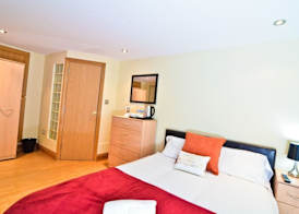 Thames view house 4