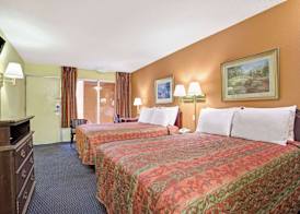 Days Inn by Wyndham Benson 4
