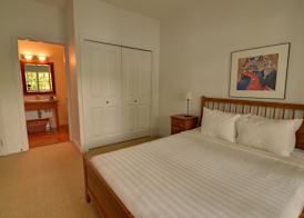Waters Edge Shoreside Suites 5