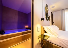 Elite Accommodations & Hydromassage Pool 5