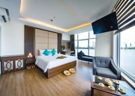 Pariat River Front Hotel 5
