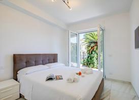 Beachy Vibes- 900m From the Beach 4