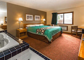Super 8 by Wyndham Hartford WI 3