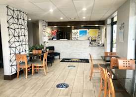 Days Inn by Wyndham Asheville Downtown North 3