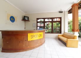 SPOT ON 2426 Hotel Aget Jaya Ii 2