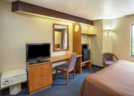 Travelodge by Wyndham Fort Myers Airport 3