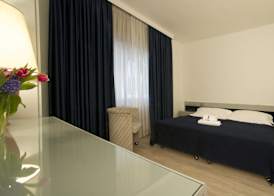 Club Hotel 3