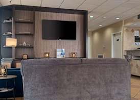 Quality Inn & Suites Airport 4
