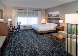 Delta Hotels by Marriott Huntington Mall 4