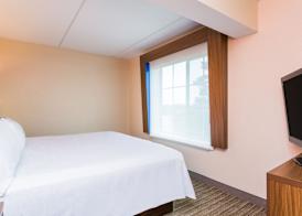Holiday Inn Express & Suites PETERSBURG - FORT LEE by IHG 4