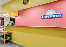 Days Inn by Wyndham Bradenton - Near the Gulf 2