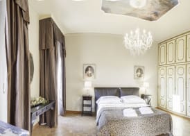 Rialto Canal View With Terrace and Balcony by Wonderful Italy 5