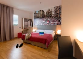 IRAIPE Pamplona Hostal Auto Check-in 4