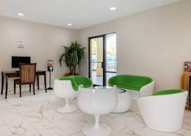 Clarion Inn & Suites Kissimmee-Lake Buena Vista South 2