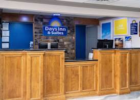 Days Inn & Suites by Wyndham Commerce 3
