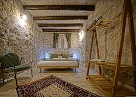 Vigneron Cave Hotel 3