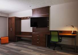 Holiday Inn Express & Suites ATLANTA N-PERIMETER MALL AREA by IHG 2