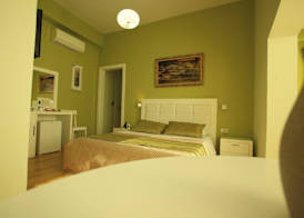 Hotel & Restaurant White City 3