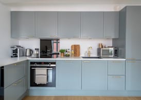 Leaves 6 - 2 Bdr Apt with shared roof terrace 4