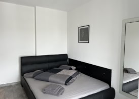 Cozy 2-Room Penthouse Lakeview W14 4