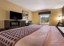 Best Western Bradbury Inn & Suites 5