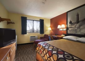 Super 8 by Wyndham Kalamazoo 4