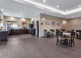 Redwood inn & Suites Crosby 2