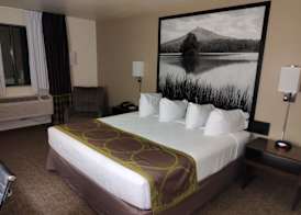 Super 8 by Wyndham Lebanon 4