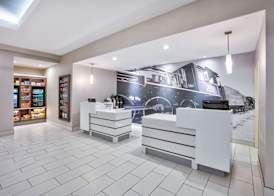 La Quinta by Wyndham Palestine 3